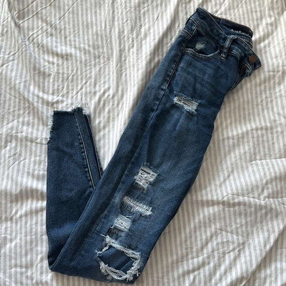 American Eagle Next Level Stratch Super Hi-Rise Ripped Jegging - Size: 0R - Picture 3 of 6